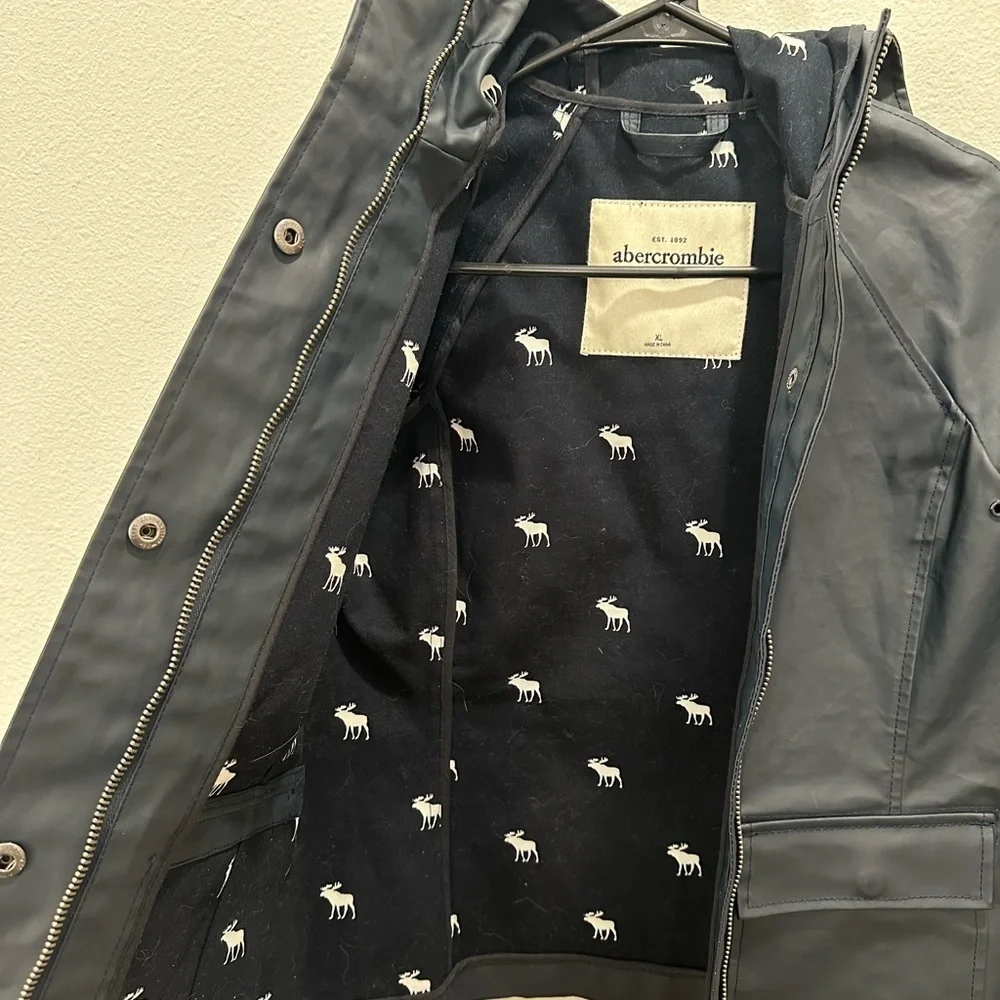 Abercrombie kids navy blue XL raincoat rubberized Jacket with hood & pockets
